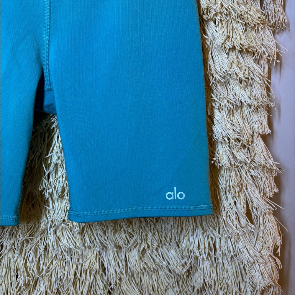 Alo Yoga✨High Waist Biker Short 7” Airsoft✨Blue Splash✨LIKE NEW✨Size small - Picture 9 of 11